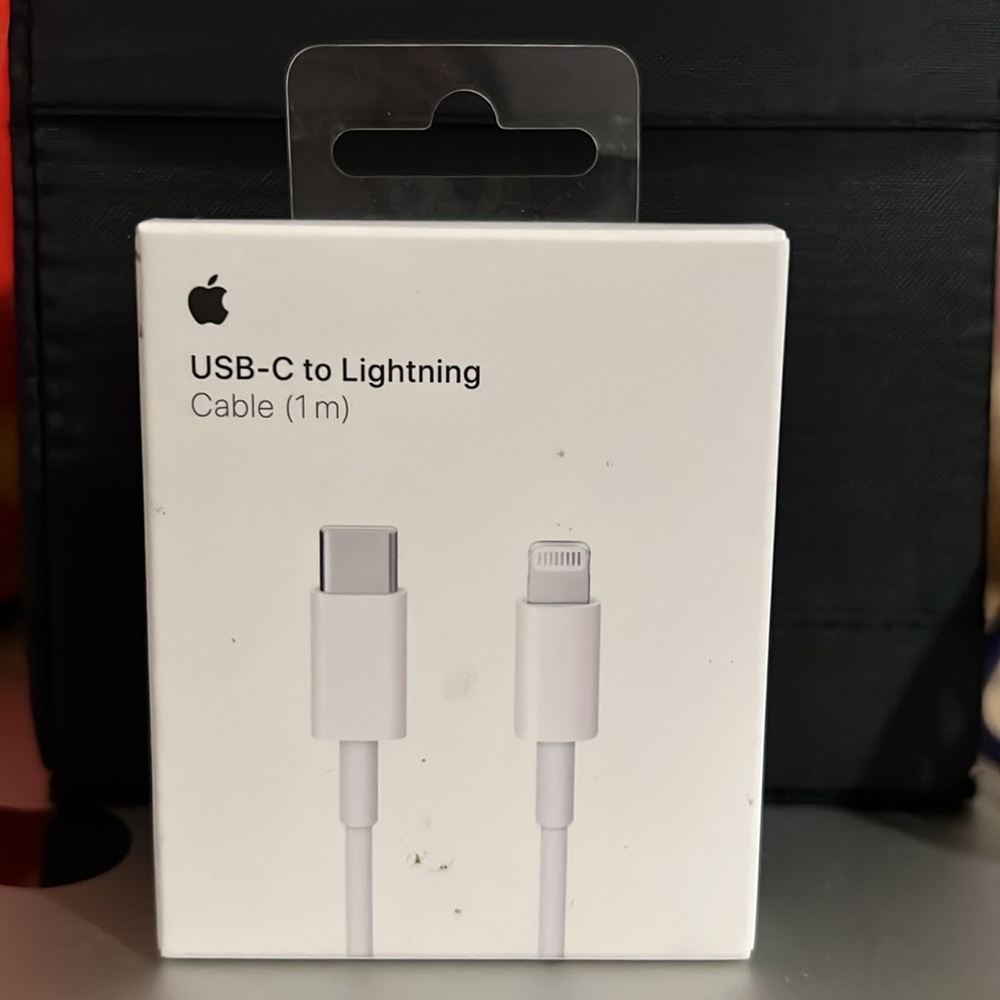 New Apple USB-C to Lightning Cable (1 m)